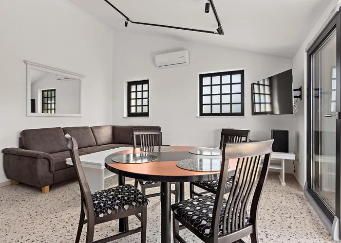 Valentina Sole Пула